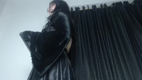 Snapshot of halley_raven chatting on 10-14-25, 08:31 Halley Raven online show from 10-14-25, 08:31