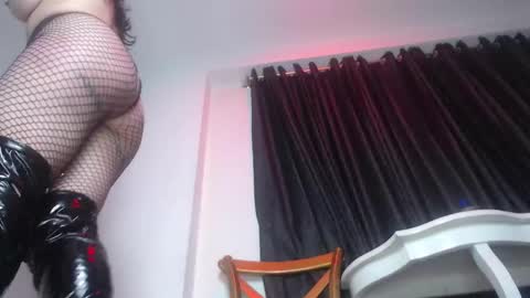 Snapshot of halley_raven chatting on 10-16-25, 08:32 Halley Raven online show from 10-16-25, 08:32
