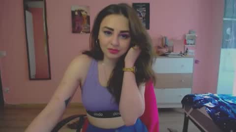 Snapshot of halleyg chatting on 05-19-26, 01:39 Ann online show from 05-19-26, 01:39