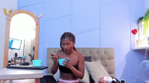 Halley Lorens online show from 11-11-25, 07:14