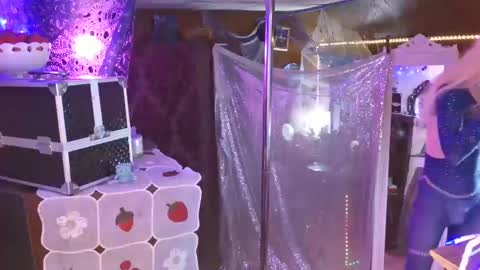 halovalentine online show from 01-04-25, 02:56