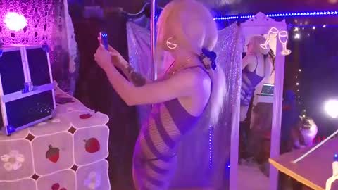 halovalentine online show from 01-21-25, 02:22