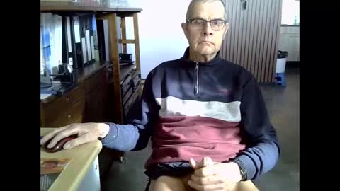 Prefer men 80 online show from 02-17-26, 11:18