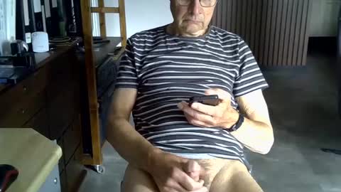Snapshot of hamto65 chatting on 06-14-26, 06:48 Prefer men 80 online show from 06-14-26, 06:48