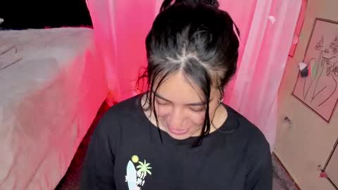 Snapshot of hanah_bakeer chatting on 11-25-25, 01:22 Hanah Montana Independent model online show from 11-25-25, 01:22