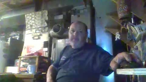 Snapshot of handiemanhere chatting on 05-23-26, 12:09 naked man online show from 05-23-26, 12:09