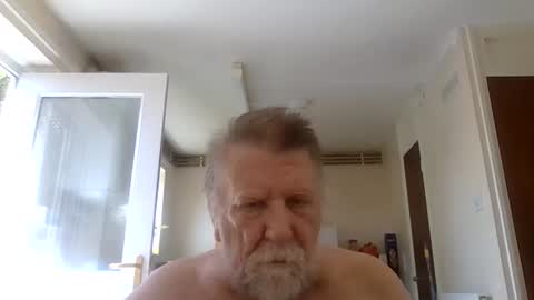 Snapshot of handiman1001 chatting on 07-09-26, 01:48 handiman1001 online show from 07-09-26, 01:48