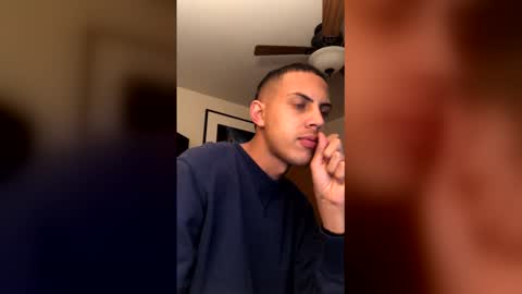 Snapshot of handsome01_ chatting on 12-17-25, 01:11 handsome01_ online show from 12-17-25, 01:11