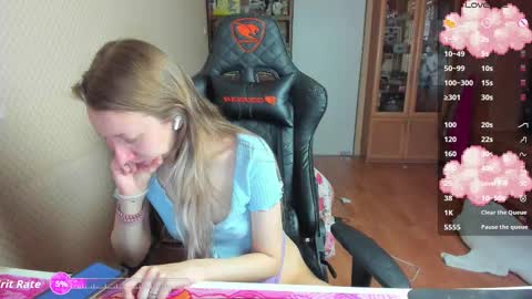 Snapshot of handsome_whale chatting on 11-24-25, 06:13 Mila online show from 11-24-25, 06:13