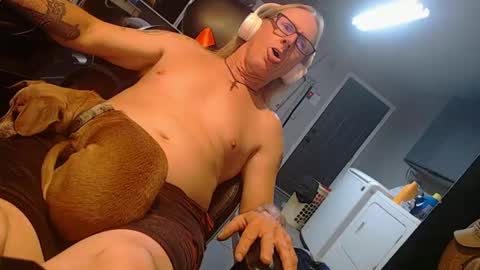 Snapshot of handystud33 chatting on 10-11-25, 08:35 handystud33 online show from 10-11-25, 08:35
