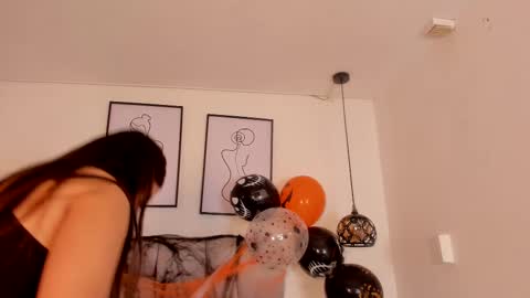 hanna__evans_ online show from 10-26-25, 12:33