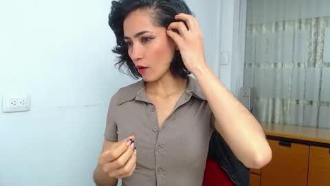 Snapshot of hanna_chloe chatting on 11-02-25, 12:51 Sara online show from 11-02-25, 12:51