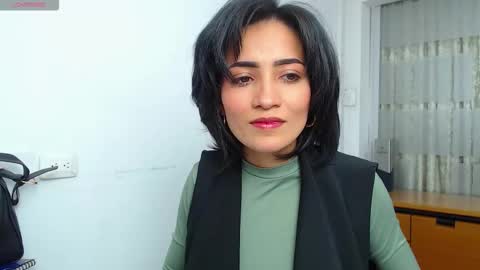 Snapshot of hanna_chloe chatting on 11-03-25, 01:45 Sara online show from 11-03-25, 01:45