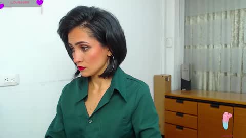 Snapshot of hanna_chloe chatting on 11-05-25, 03:34 Sara online show from 11-05-25, 03:34