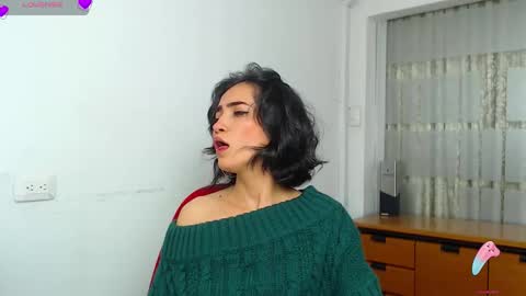 Snapshot of hanna_chloe chatting on 11-10-25, 03:11 Sara online show from 11-10-25, 03:11