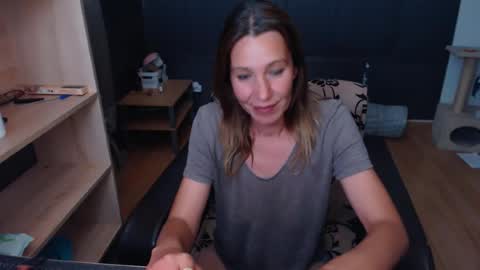 hanna_ha online show from 06-19-26, 07:06