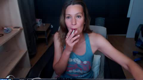hanna_ha online show from 06-25-26, 08:02