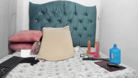 hanna_hornyx20 online show from 11-21-25, 12:10