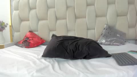 Hanna lens online show from 02-25-26, 05:00