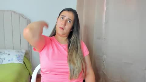 Snapshot of hannaa86 chatting on 11-12-25, 07:57 Hanna online show from 11-12-25, 07:57