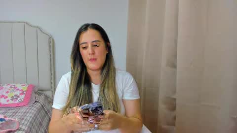 Snapshot of hannaa86 chatting on 11-18-25, 09:08 Hanna online show from 11-18-25, 09:08