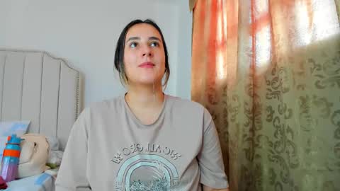 Snapshot of hannaa86 chatting on 12-15-25, 05:39 Hanna online show from 12-15-25, 05:39