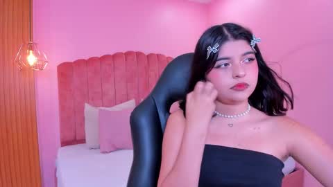 Snapshot of hannaa_bloom chatting on 12-15-25, 05:39 Hanna 3 online show from 12-15-25, 05:39