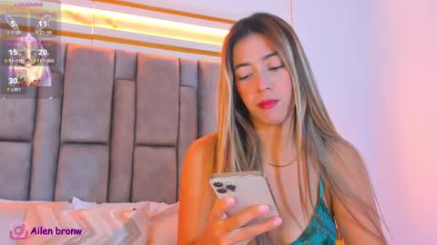 Snapshot of hannabronw chatting on 09-17-25, 08:43 Eliana online show from 09-17-25, 08:43