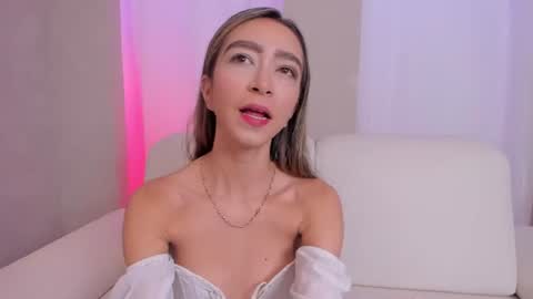 Snapshot of hannacarttier_ chatting on 06-10-26, 12:37 Hanna Carttier online show from 06-10-26, 12:37