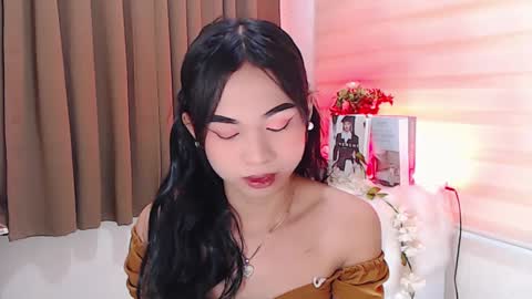 Snapshot of hannah_davis69 chatting on 01-19-25, 06:42 Alex online show from 01-19-25, 06:42