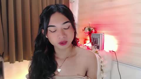 Snapshot of hannah_davis69 chatting on 02-06-25, 05:25 Alex online show from 02-06-25, 05:25