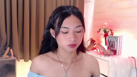 Snapshot of hannah_davis69 chatting on 02-09-25, 06:33 Alex online show from 02-09-25, 06:33