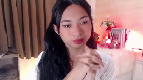 Snapshot of hannah_davis69 chatting on 02-13-25, 01:29 Alex online show from 02-13-25, 01:29