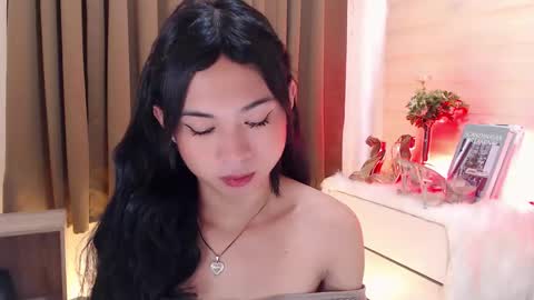 Snapshot of hannah_davis69 chatting on 02-21-25, 05:24 Alex online show from 02-21-25, 05:24