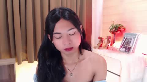 Snapshot of hannah_davis69 chatting on 02-22-25, 03:01 Alex online show from 02-22-25, 03:01