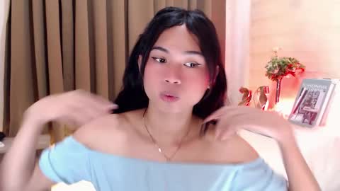 Snapshot of hannah_davis69 chatting on 02-25-25, 05:52 Alex online show from 02-25-25, 05:52