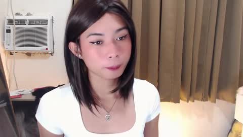 Snapshot of hannah_davis69 chatting on 02-26-25, 03:53 Alex online show from 02-26-25, 03:53