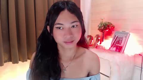 Snapshot of hannah_davis69 chatting on 03-06-25, 01:27 Alex online show from 03-06-25, 01:27