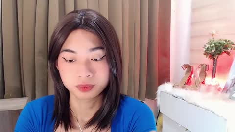 Snapshot of hannah_davis69 chatting on 03-12-25, 12:31 Alex online show from 03-12-25, 12:31