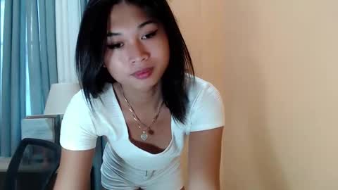 Snapshot of hannah_davis69 chatting on 09-25-25, 01:42 Alex online show from 09-25-25, 01:42