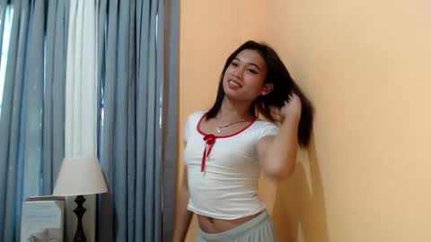 Snapshot of hannah_davis69 chatting on 10-02-25, 01:34 Alex online show from 10-02-25, 01:34