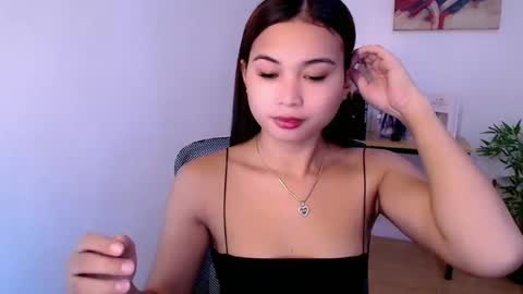Snapshot of hannah_davis69 chatting on 06-11-26, 03:15 Alex online show from 06-11-26, 03:15