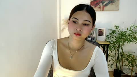 Snapshot of hannah_davis69 chatting on 06-16-26, 02:47 Alex online show from 06-16-26, 02:47