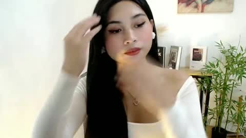 Snapshot of hannah_davis69 chatting on 06-18-26, 02:56 Alex online show from 06-18-26, 02:56