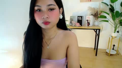Snapshot of hannah_davis69 chatting on 07-07-26, 02:36 Alex online show from 07-07-26, 02:36