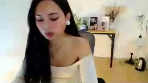 Snapshot of hannah_davis69 chatting on 07-10-26, 02:49 Alex online show from 07-10-26, 02:49