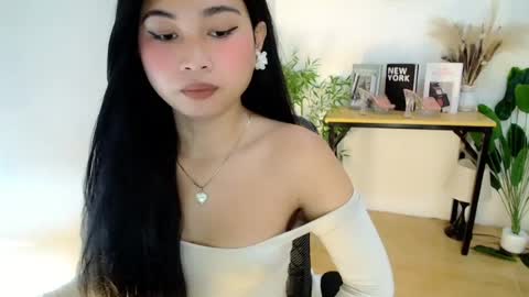 Snapshot of hannah_davis69 chatting on 07-15-26, 02:39 Alex online show from 07-15-26, 02:39