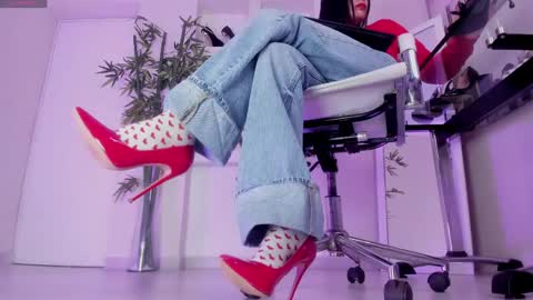 HANNAH HOWELL online show from 04-21-26, 09:48