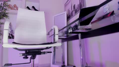 Snapshot of hannah_hcb chatting on 06-03-26, 02:33 HANNAH HOWELL online show from 06-03-26, 02:33