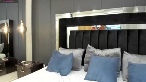 Hannah Milton online show from 12-18-25, 11:00